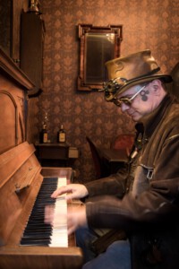 Steampunk-Shooting in der Grotesque Absinth-Bar in Aachen Spielt auf zum Tanz